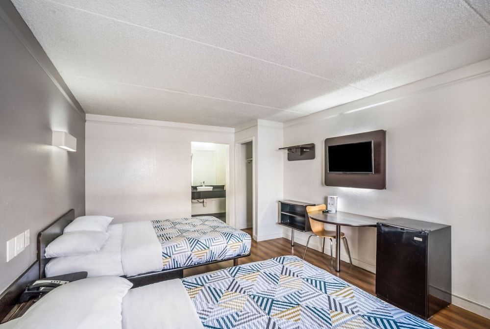Standard Room, 2 Double Beds, Accessible, Smoking