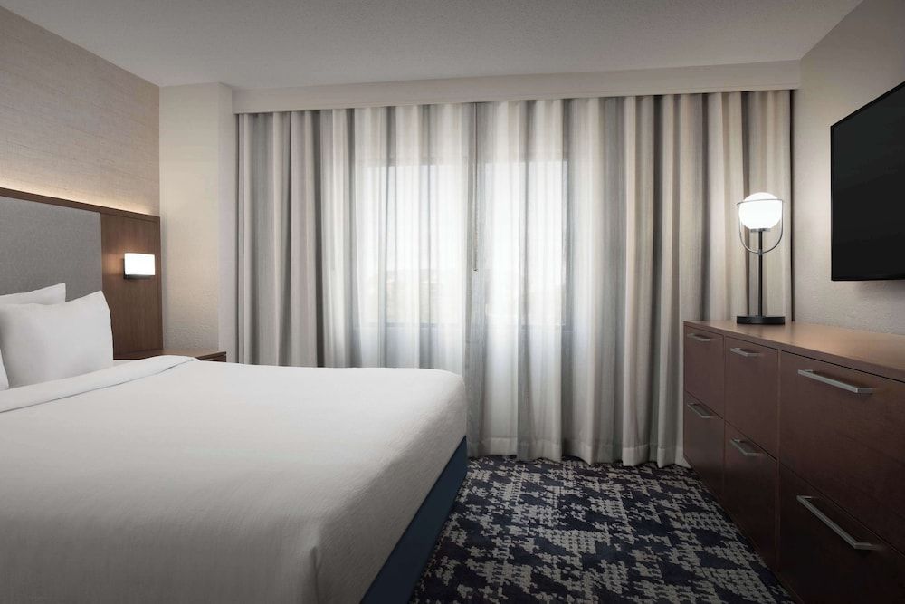 Suite, 1 King Bed (2 Rooms)