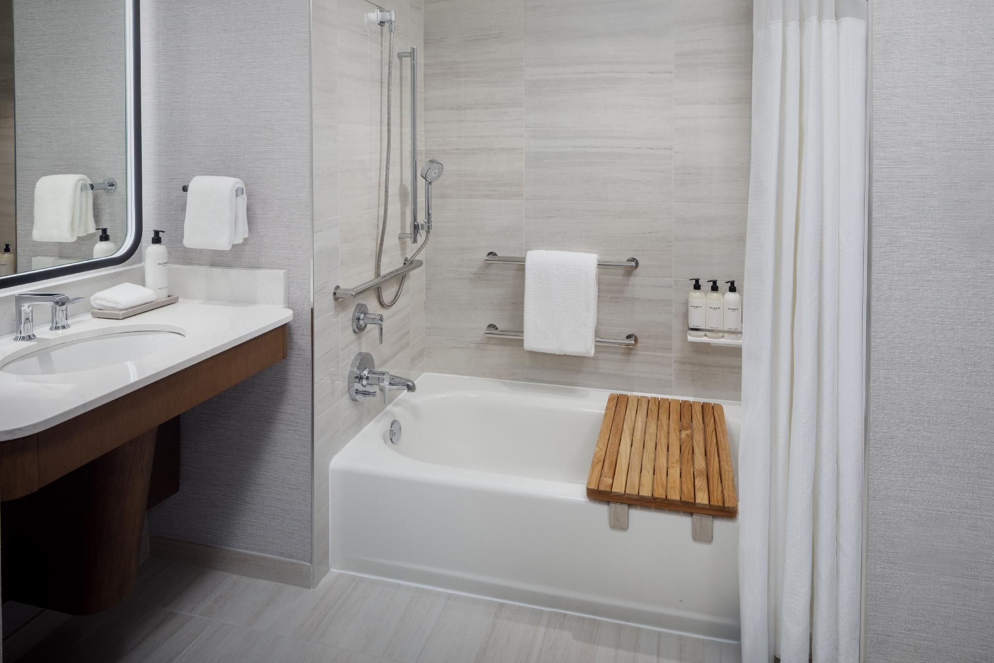 1 King Bed ADA Tub