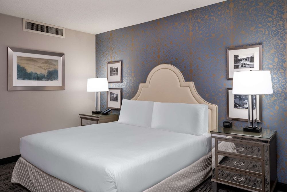 1 King Bed Deluxe Room