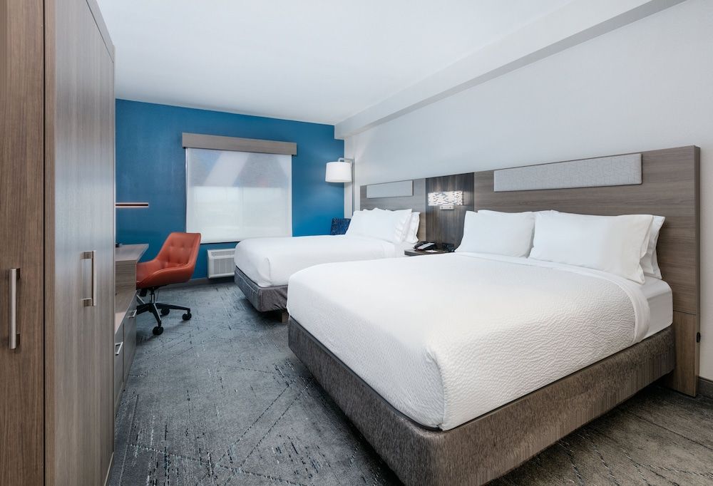Standard Room, 2 Queen Beds, Mobility Accessible (Accessible Tub)