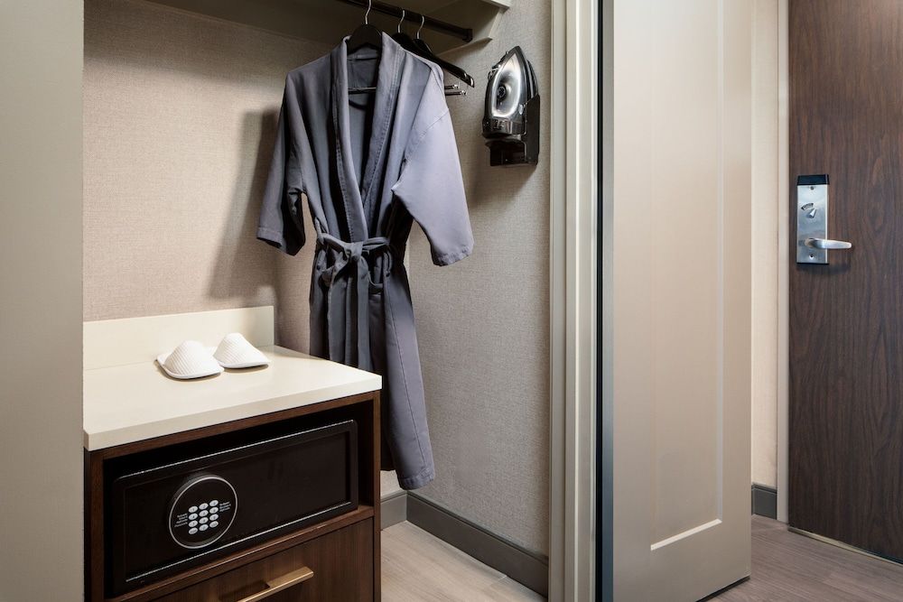 Executive Room, 1 King Bed, Corner
