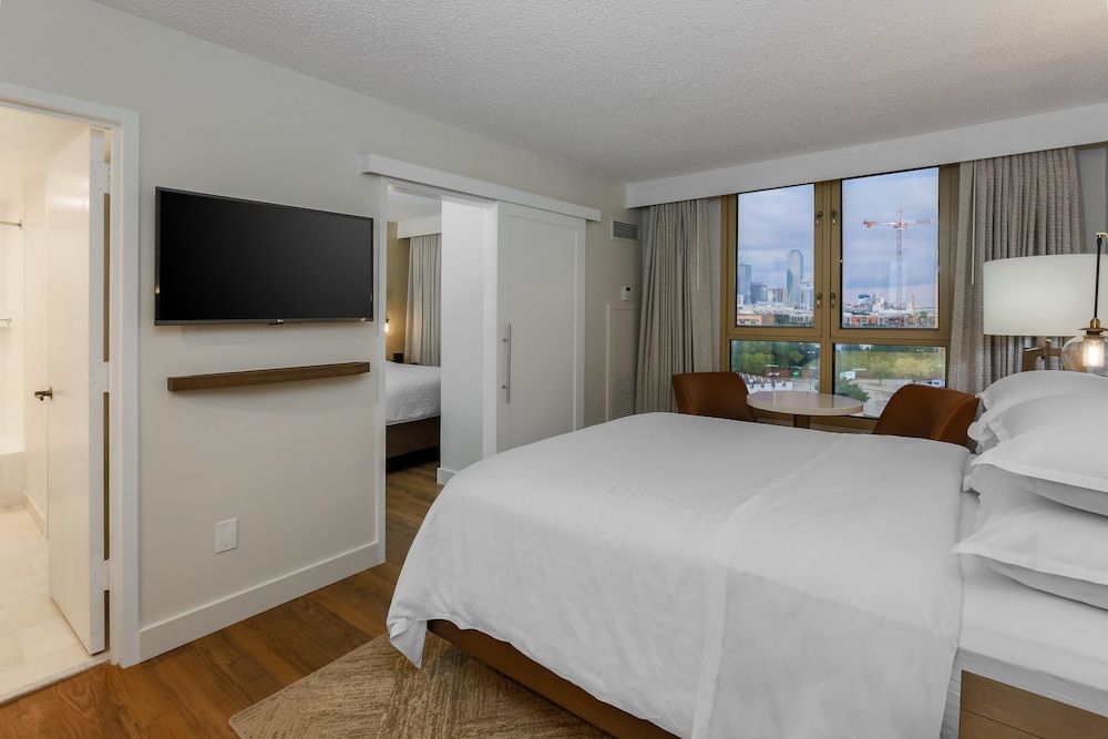 Suite, 2 Bedrooms (Balcony)