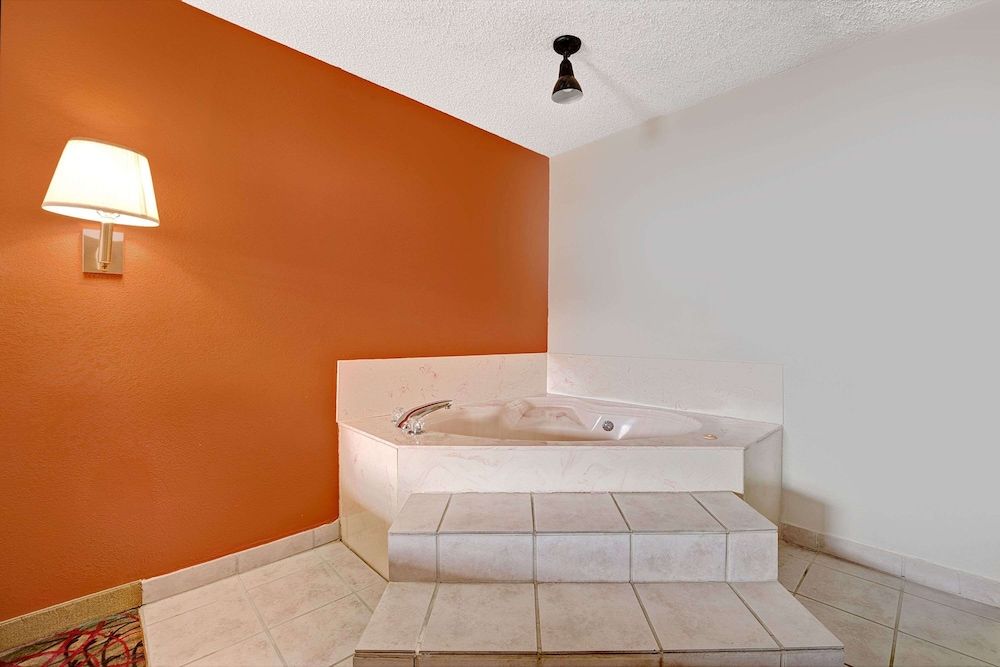 Room, 1 King Bed, Jetted Tub