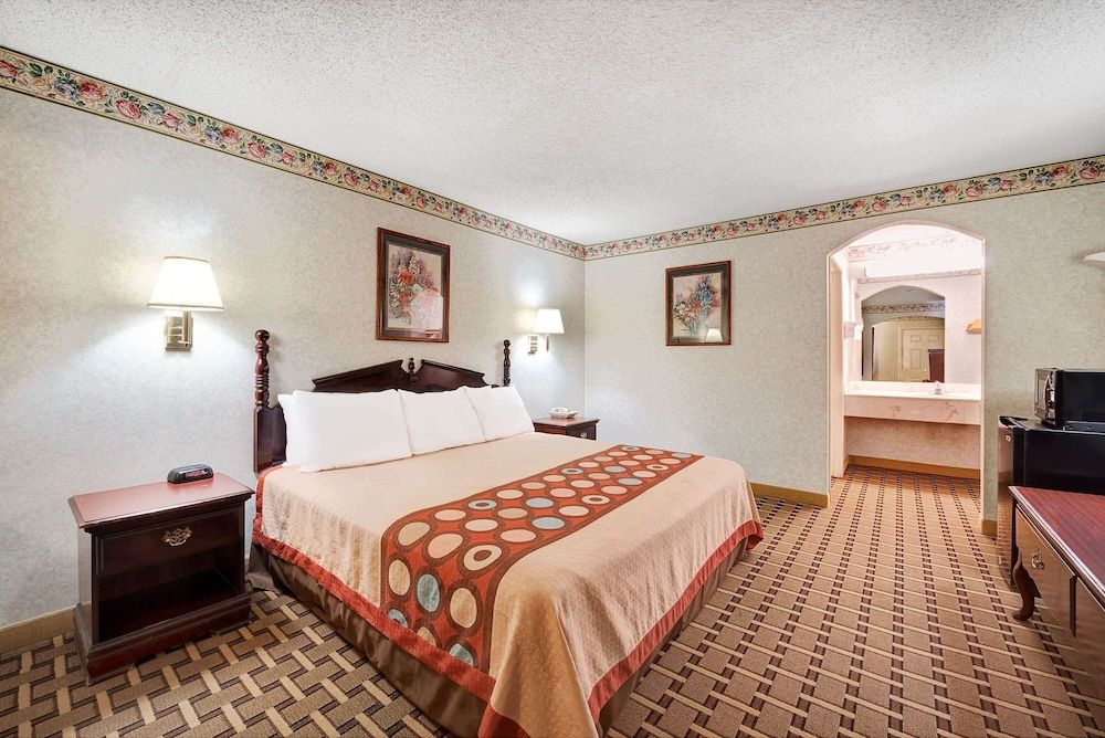 Room, 1 King Bed, Accessible, Non Smoking (Tub with Grab Bars)
