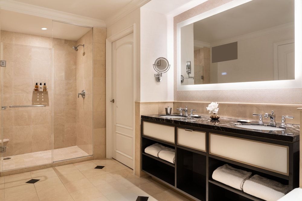 Club Suite, 1 Bedroom (Club Lounge Access)