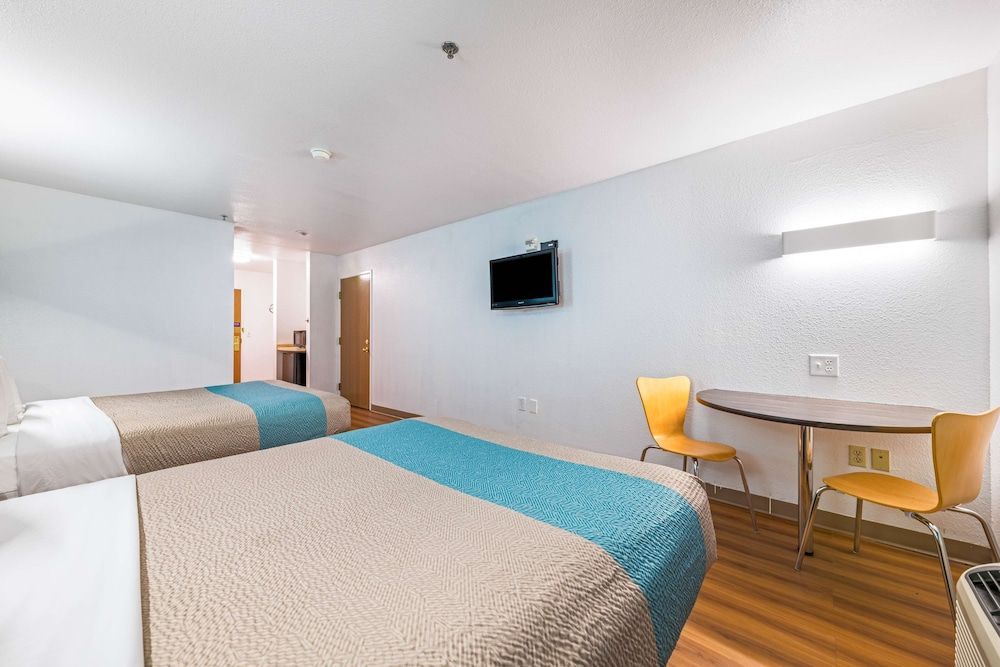 Deluxe Room, 2 Queen Beds, Non Smoking, Refrigerator & Microwave