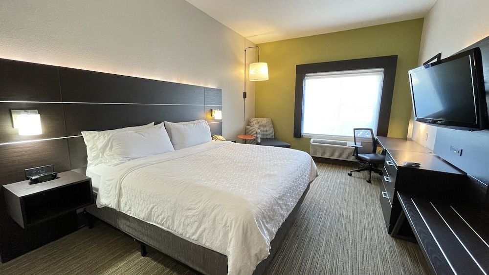 Standard Room, 1 King Bed