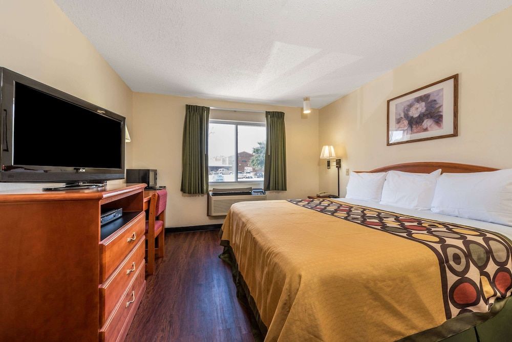 Standard Room, 1 King Bed
