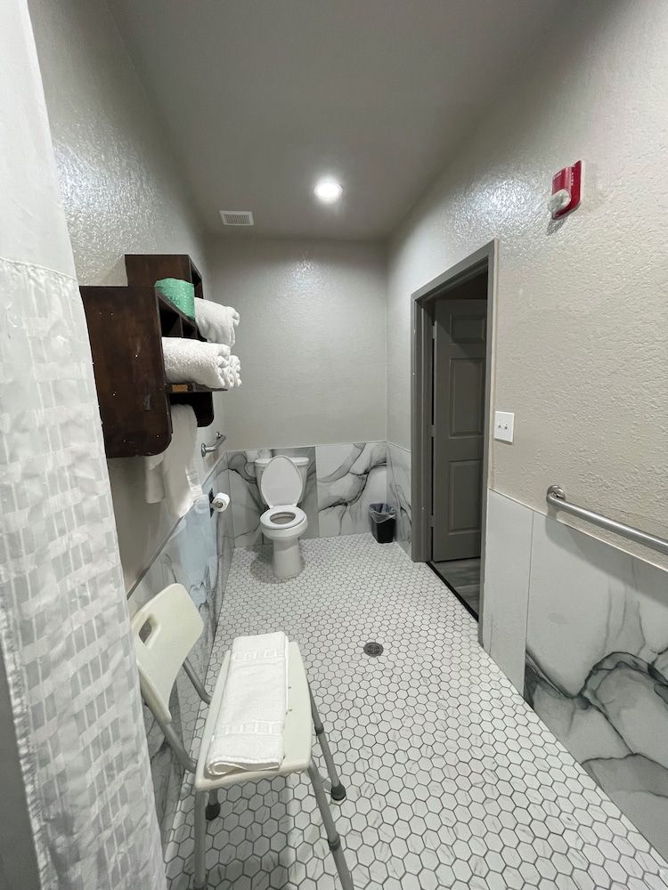 Room, 2 Queen Beds, Accessible, Non Smoking (Mobility/Hearing, Roll-In shower)