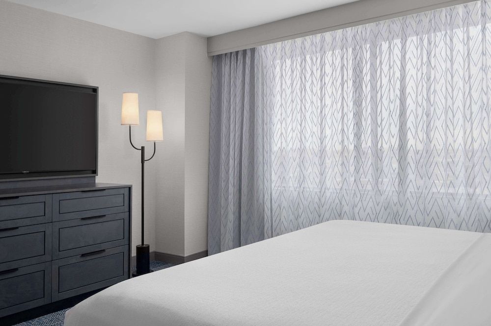 Suite, 1 King Bed, Accessible, Non Smoking (Roll In Shower)