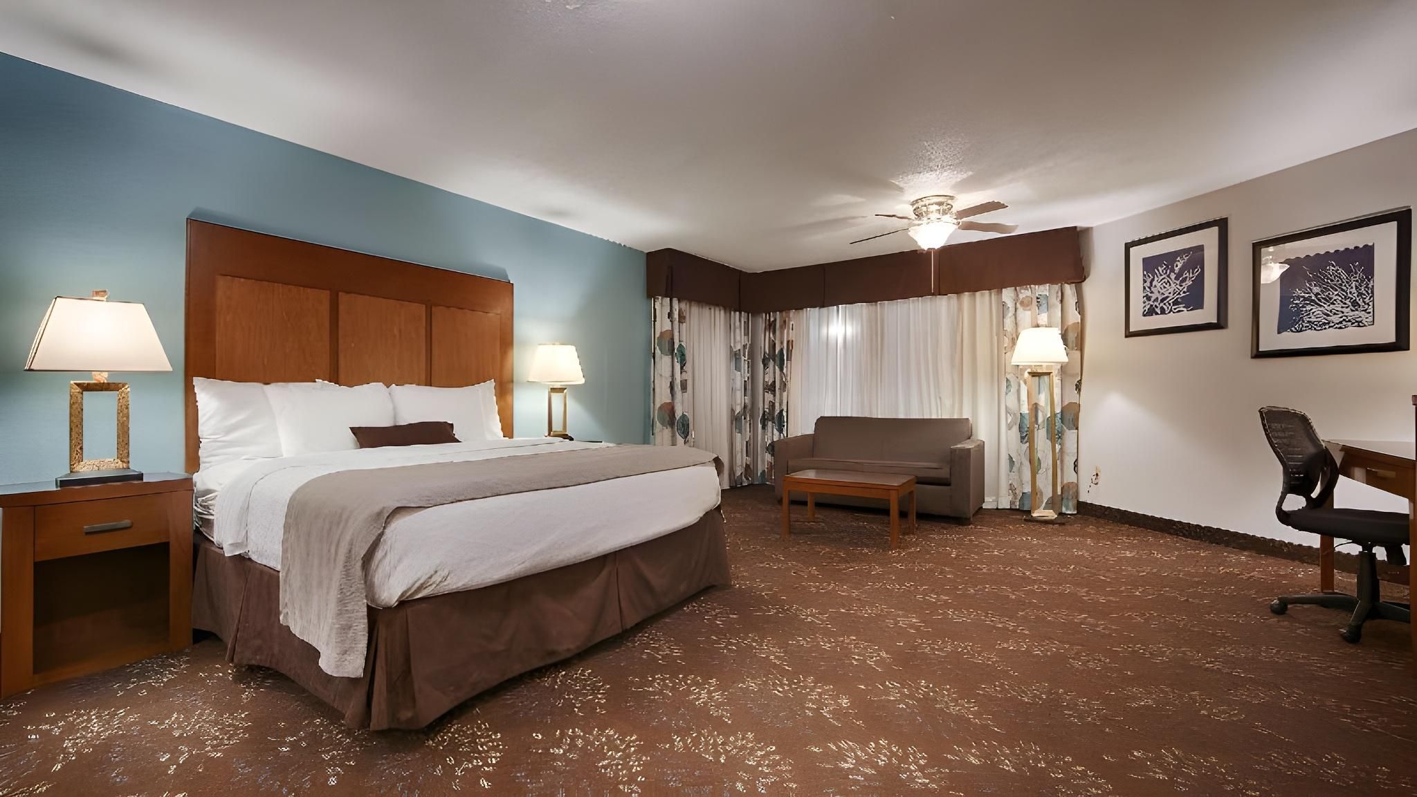 1 King Bed, Nonsmoking, Balcony
