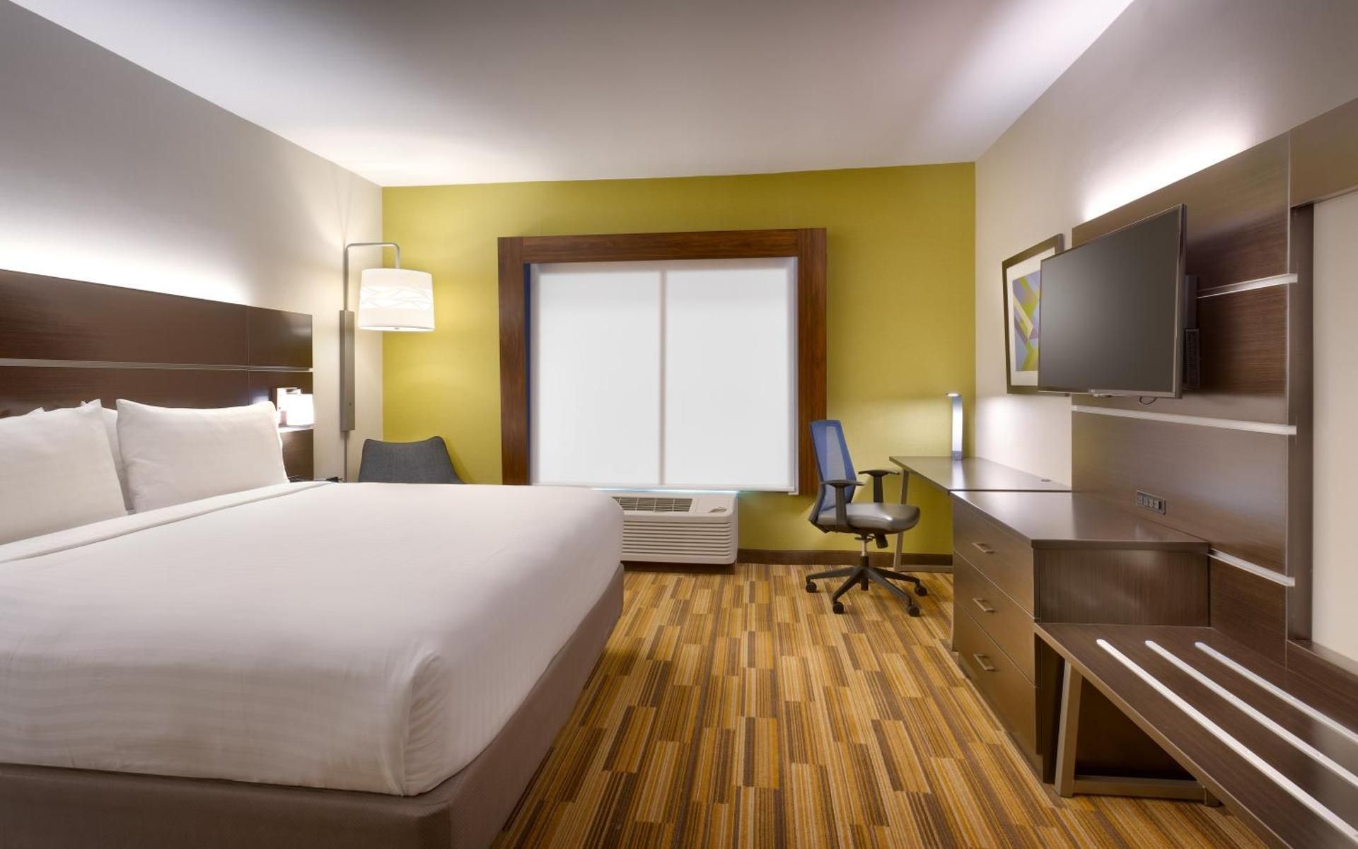 King Room with Roll-In Shower - Disability Access