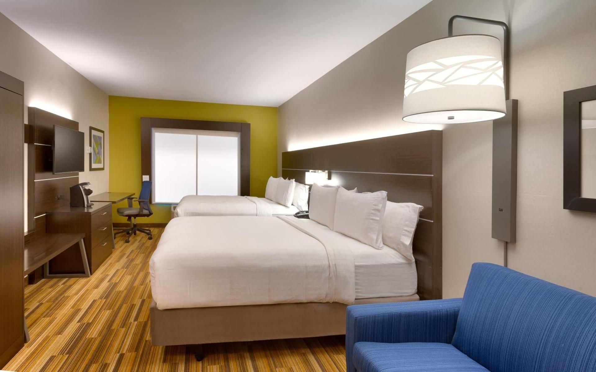 Queen Suite with Two Queen Beds and Mobility Accessible Tub - Non-Smoking