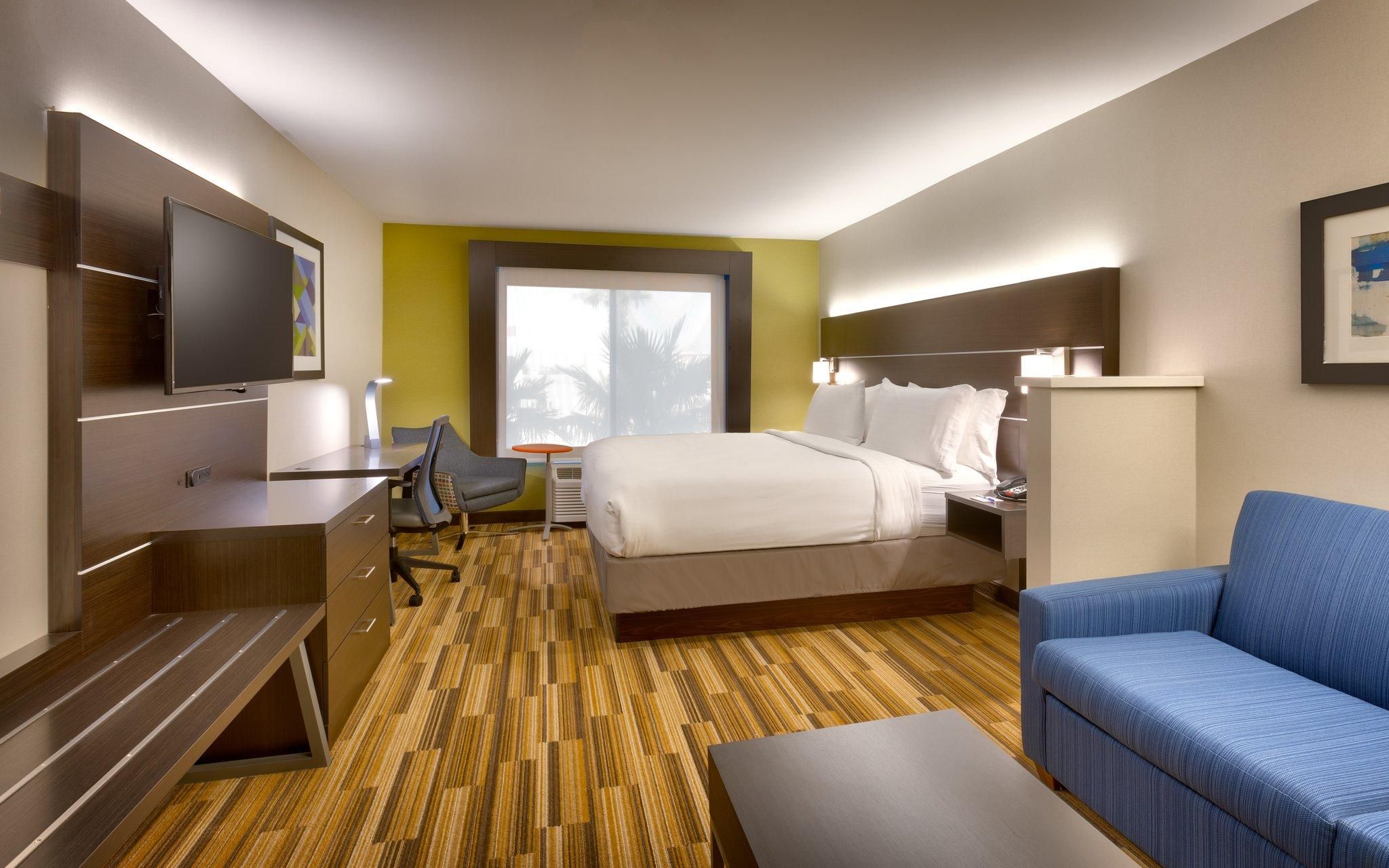 1 King Suite With Additional Living Area
