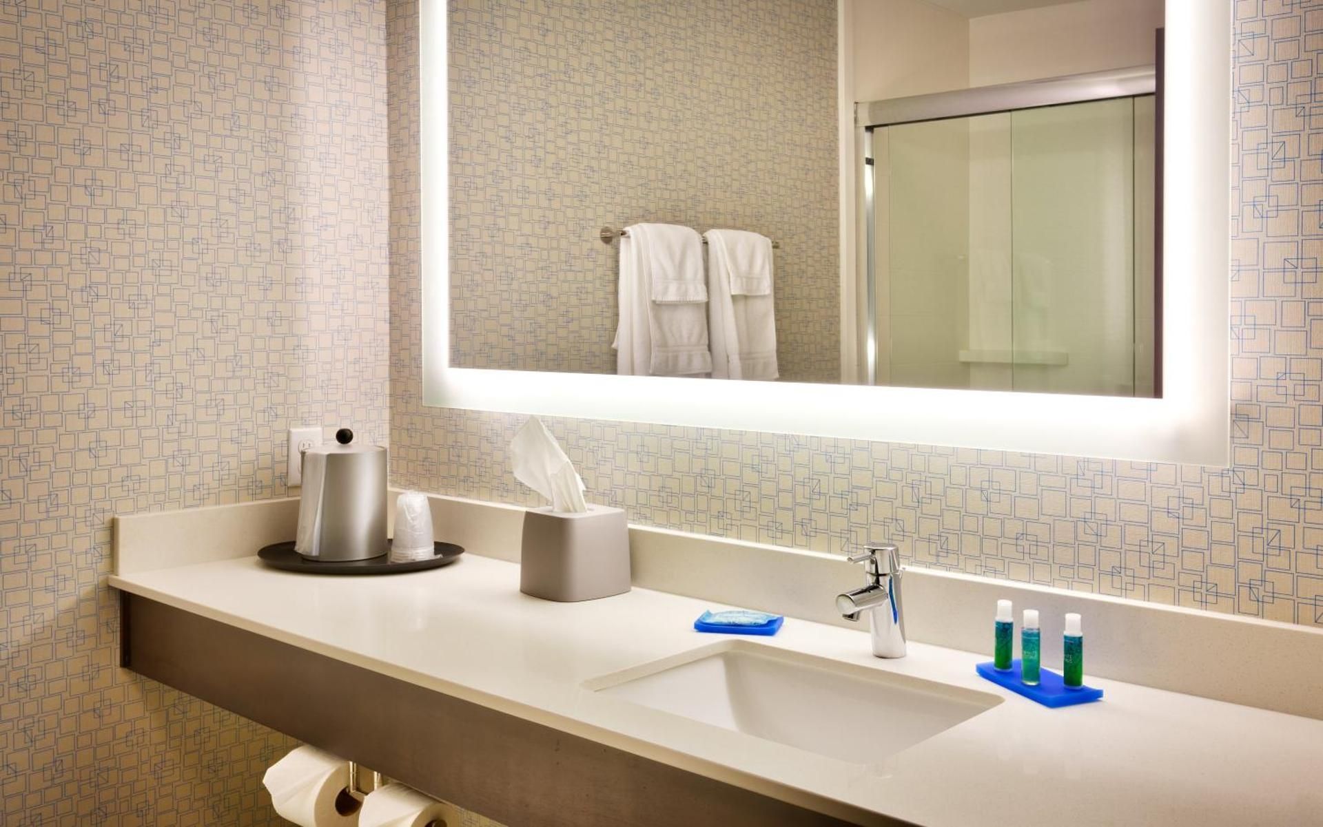 Deluxe King Room - Hearing Accessible
