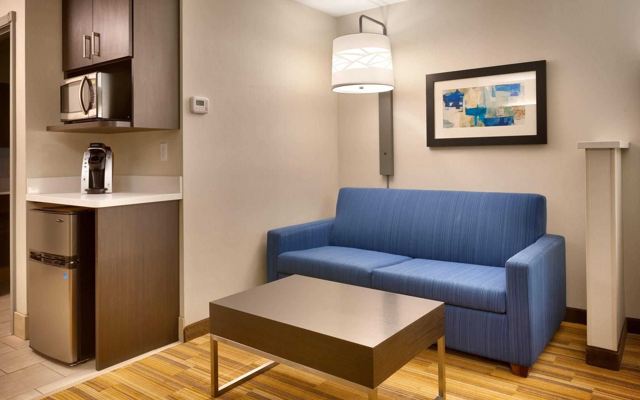 2 Queen Beds Suite Communications Accessible