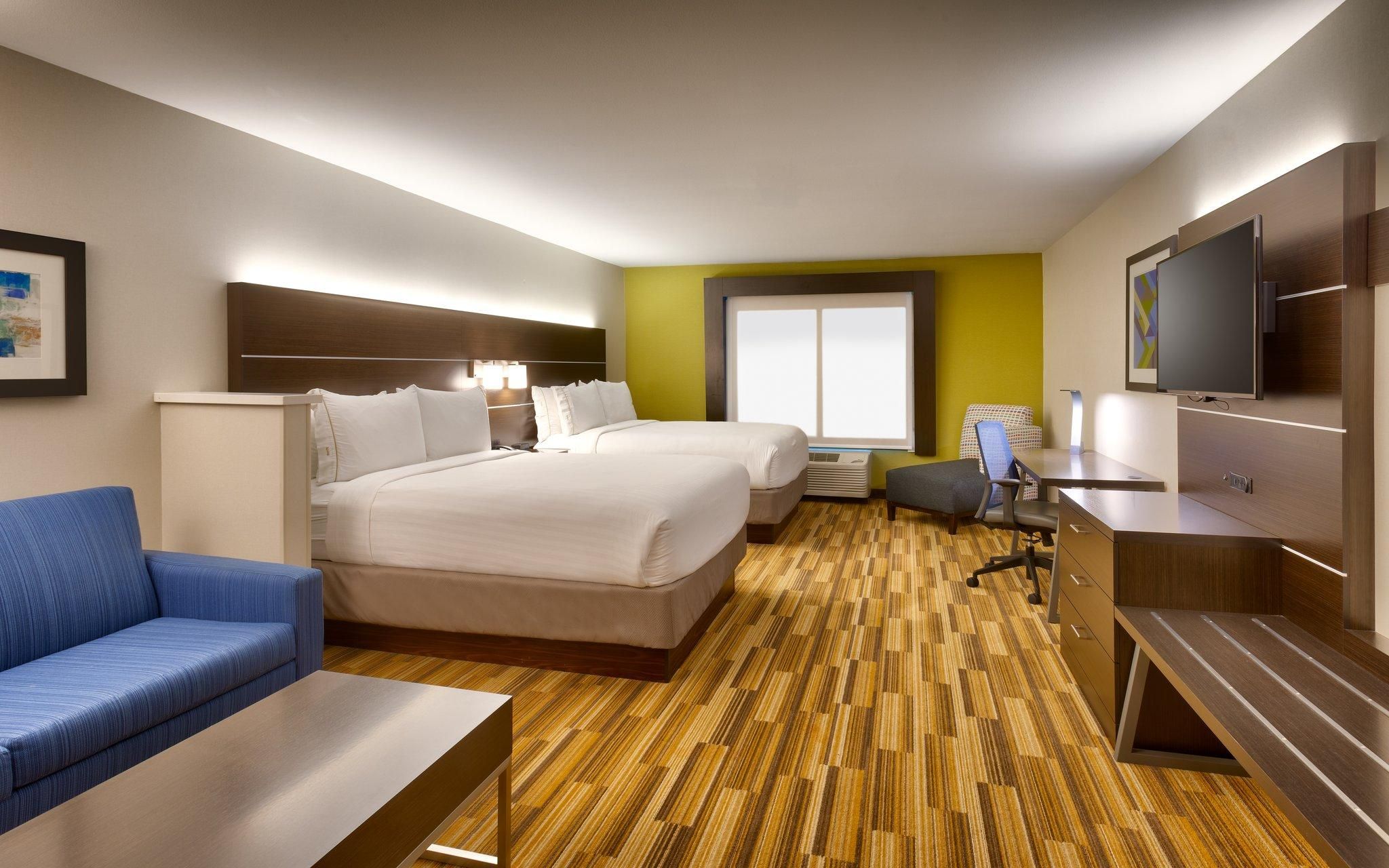 2 Queen Beds Suite Communications Accessible