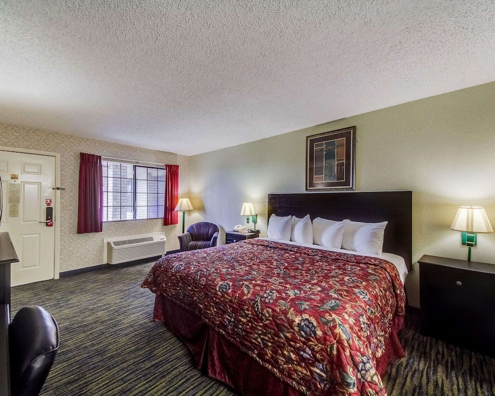 Standard Room, 1 King Bed, Smoking