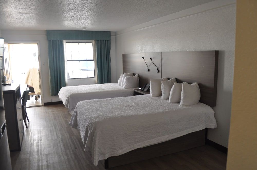 Room, 2 Double Beds, Accessible, Non Smoking (Tub with Grab Bars)