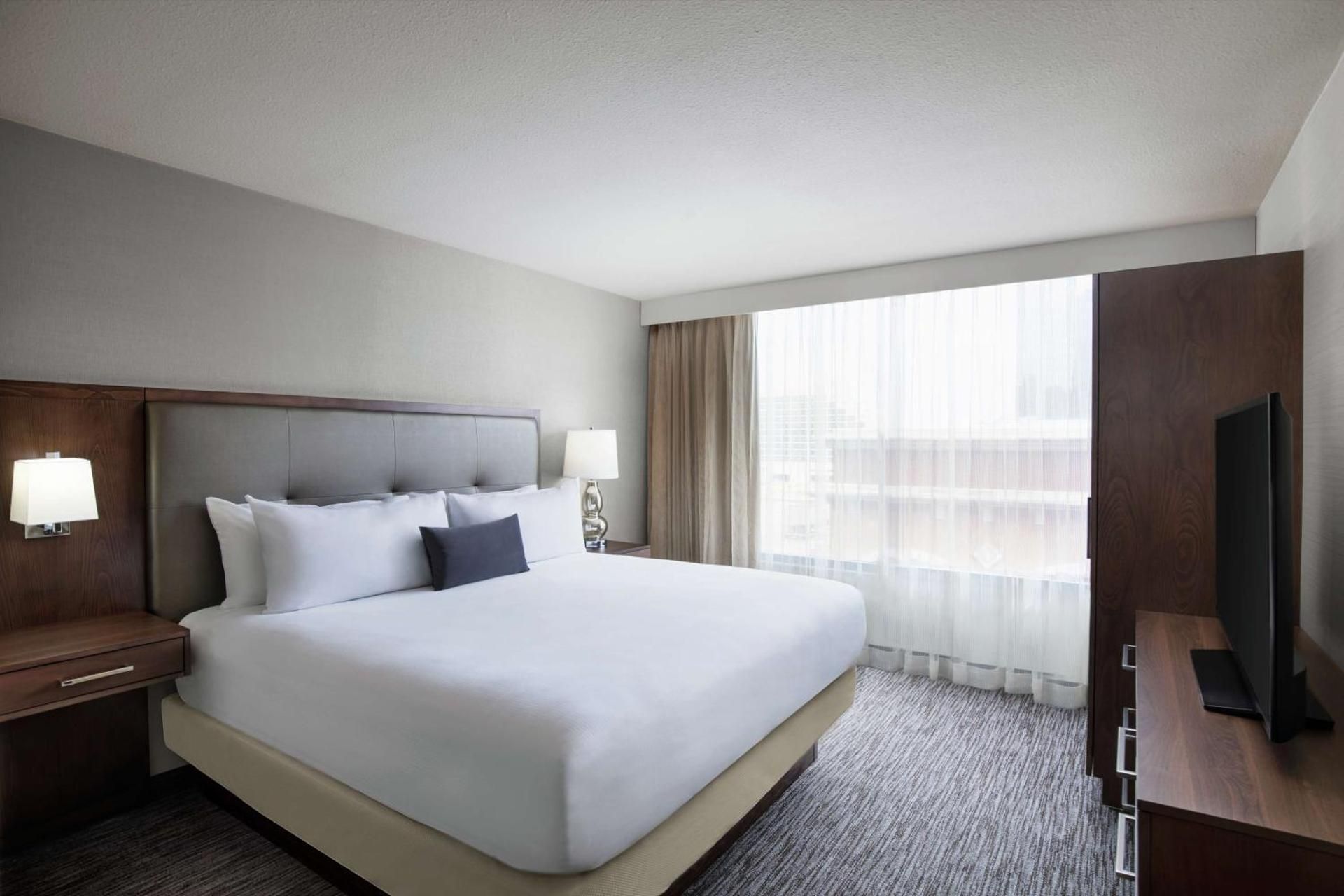 2 ROOM WHIRLPOOL SUITE-1 KING BED NON SMOKING