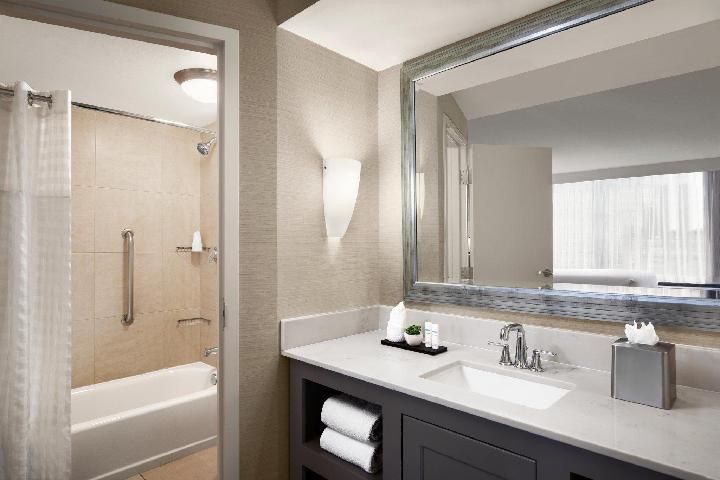 2 Room Executive Suite- 1 King Bed-nosmoking