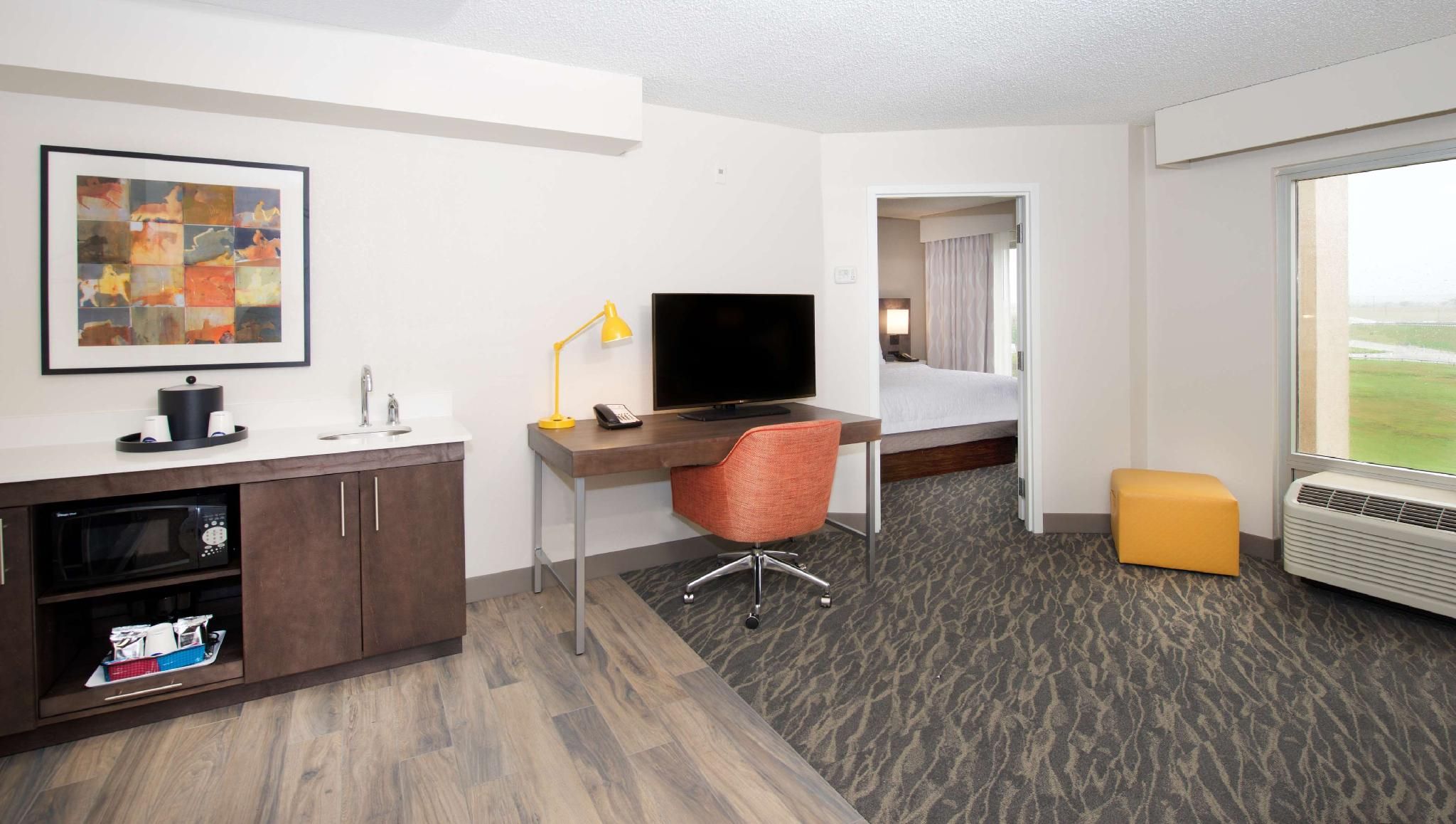 1 KING HEARING ACCESSIBLE SUITE NONSMOKING