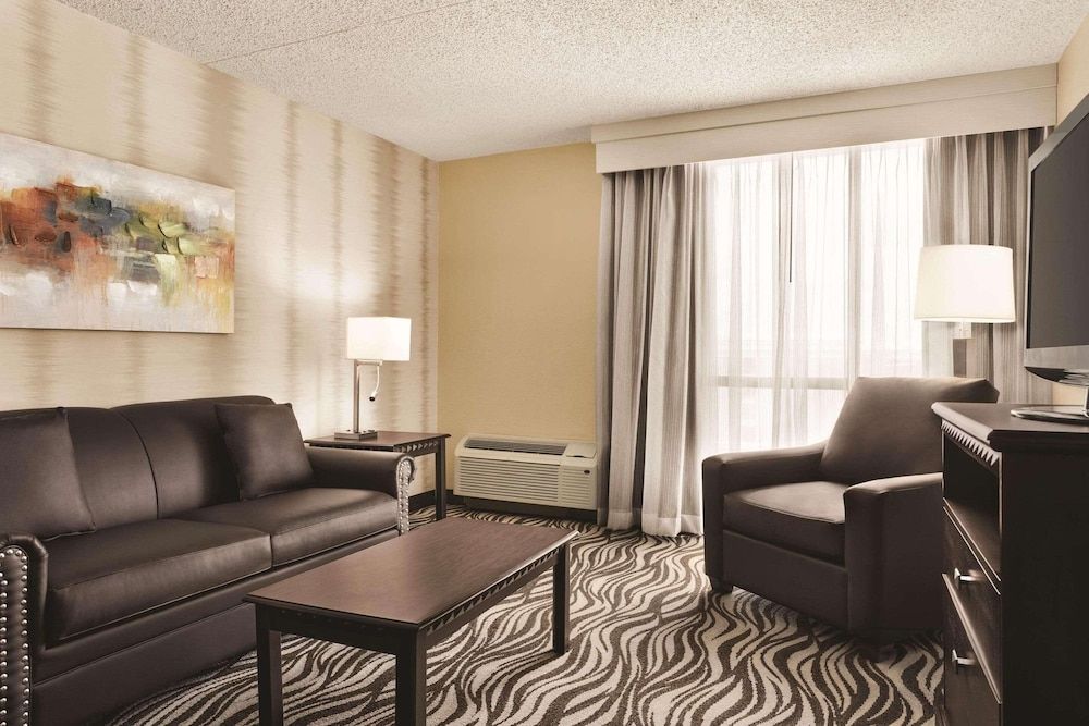 Suite, 1 King Bed with Sofa bed, Non Smoking