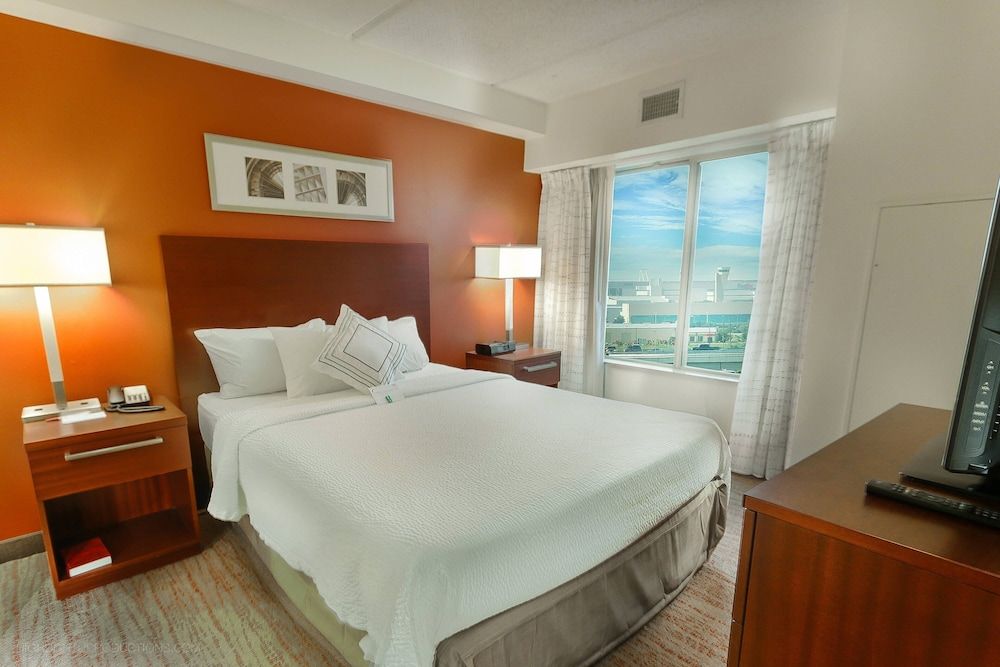 Studio Suite, 1 Queen Bed with Sofa bed (Mobility Accessible, Tub)