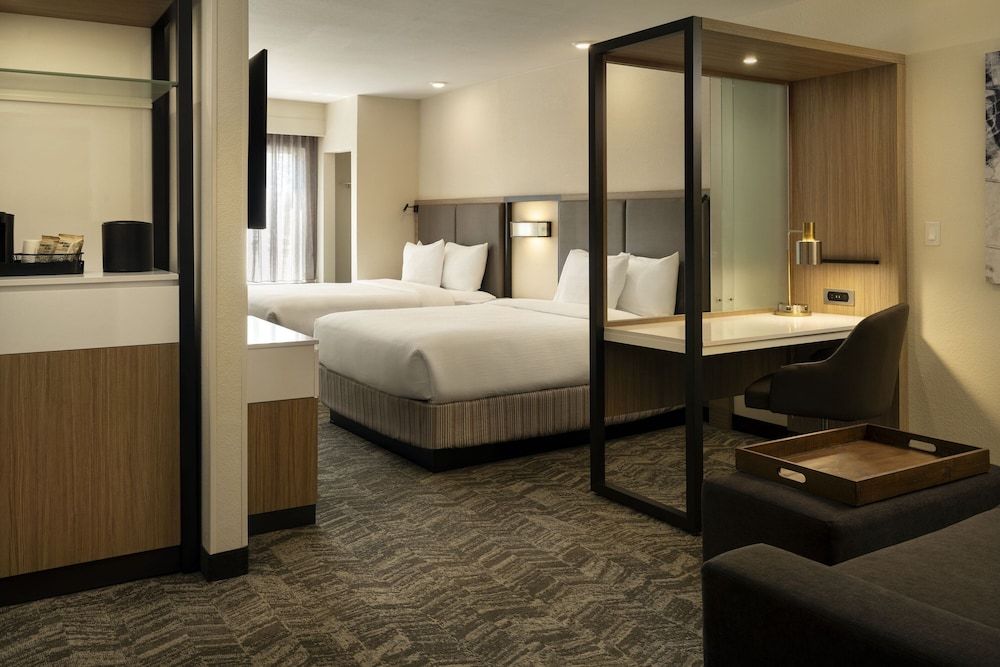 Queen Suite, 2 Queen Beds and Double Trundle Bed (Mobility/Hearing Accessible, Tub)