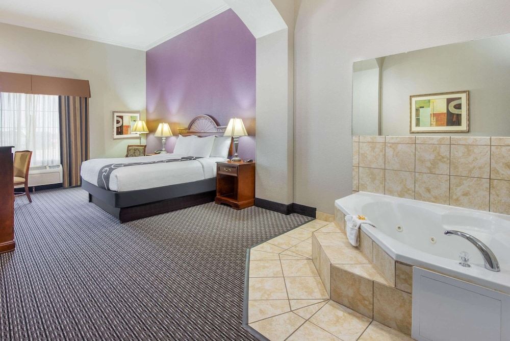 Deluxe Room, 1 King Bed, Non Smoking