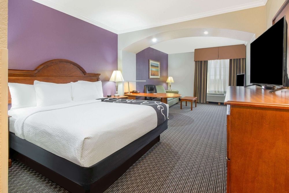Deluxe Suite, 1 King Bed, Non Smoking