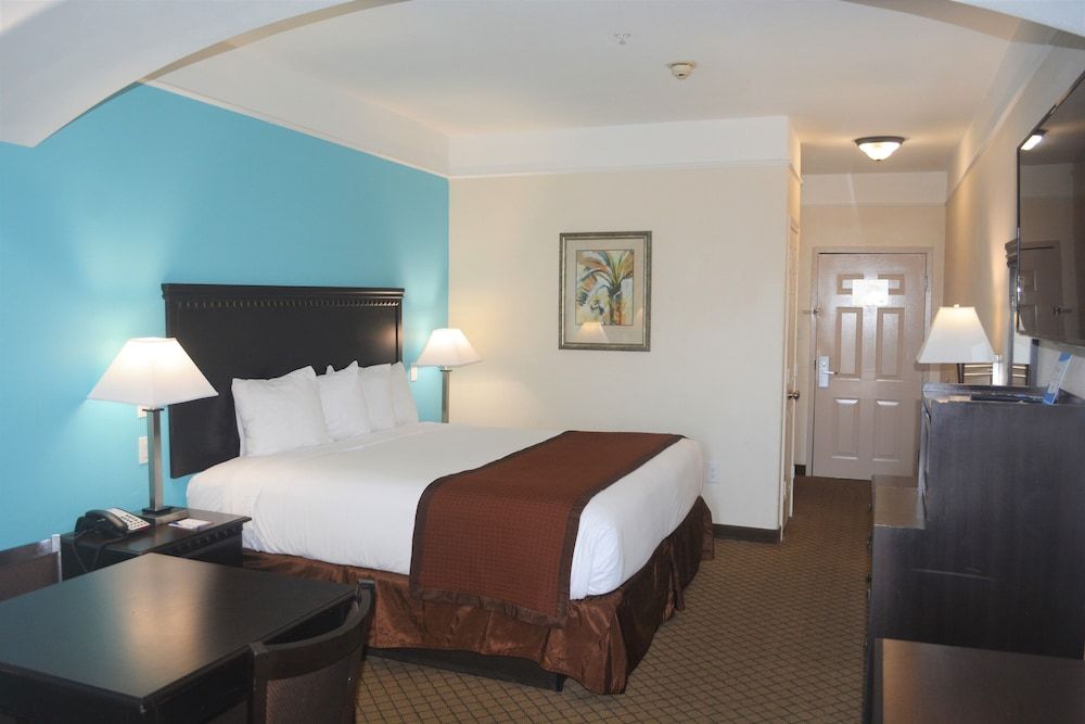 Suite, 1 King Bed, Balcony