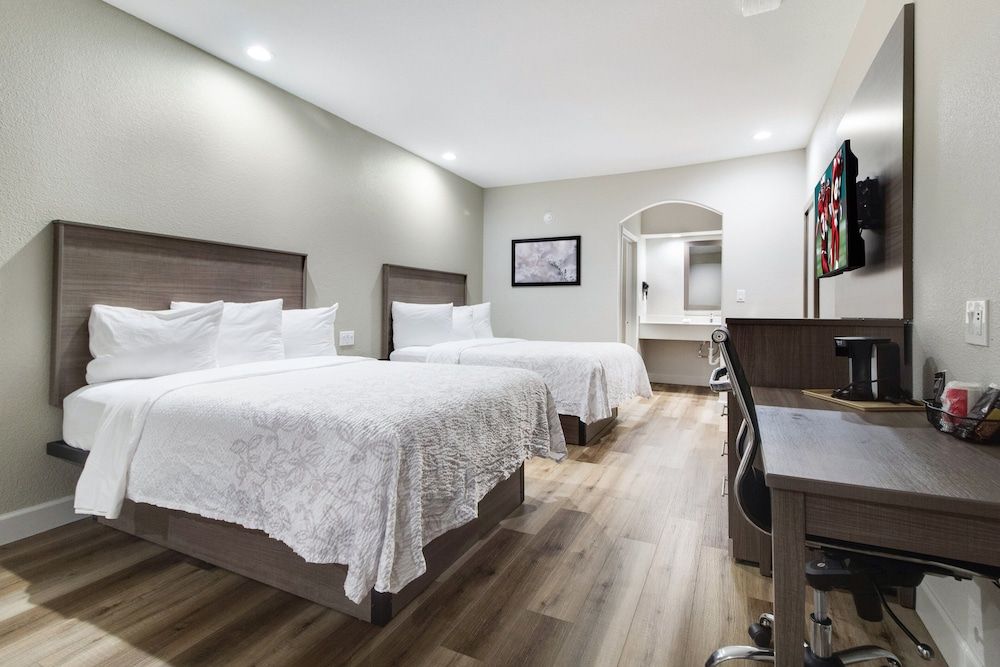 Premium Room, 2 Queen Beds (Upgraded Bedding & Snack, Smoke Free)