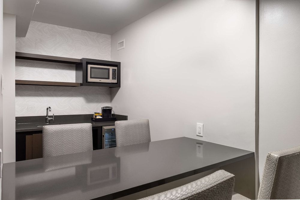 Suite, 1 King Bed