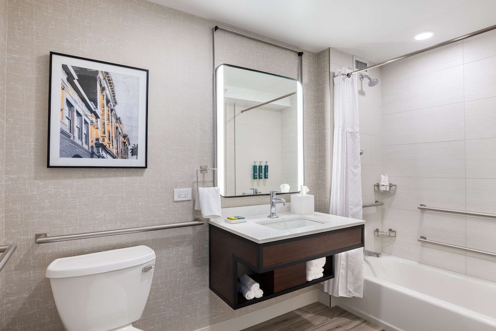Room, 2 Queen Beds, Accessible, Bathtub
