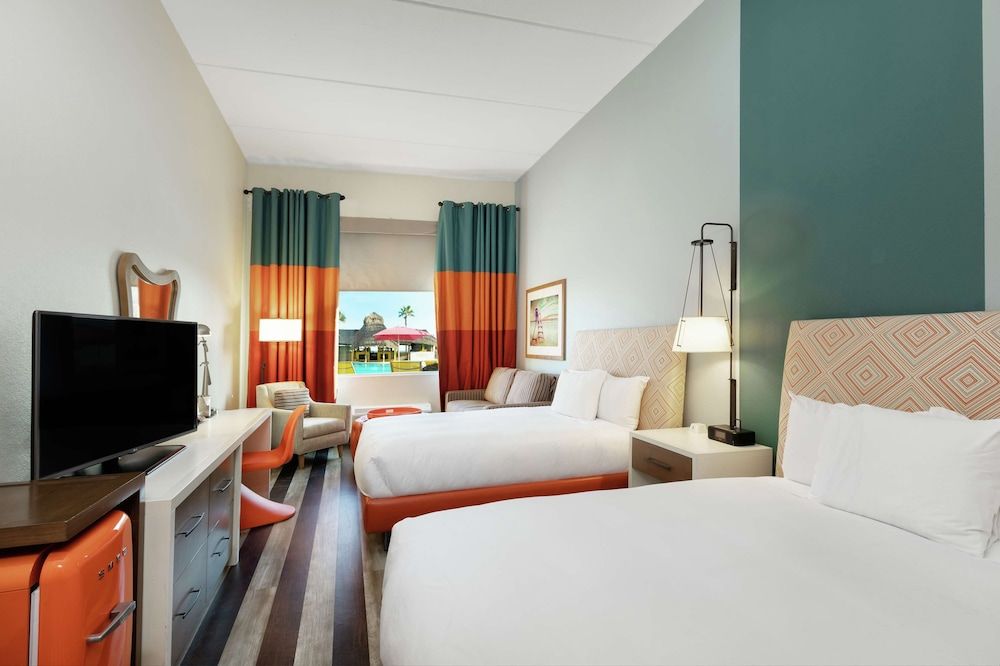 Room, 2 Queen Beds, Non Smoking, Pool View
