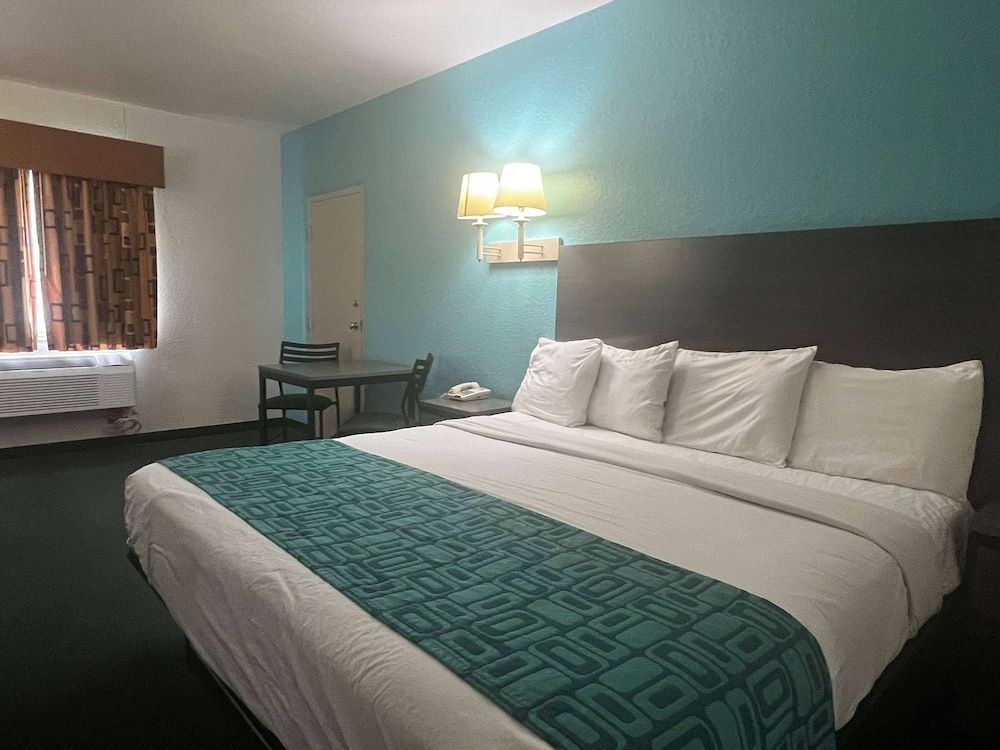 Standard Room, 1 King Bed, Smoking