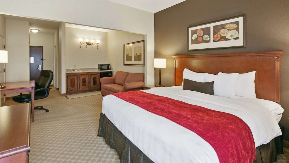 Suite, 1 King Bed, Non Smoking, Refrigerator & Microwave (with Sofabed)