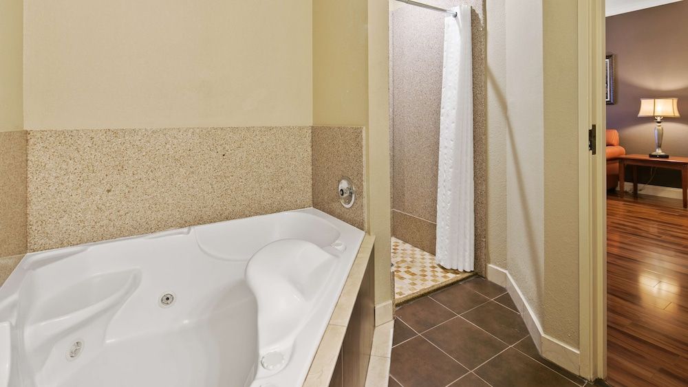 Presidential Suite, 1 King Bed, Non Smoking, Jetted Tub