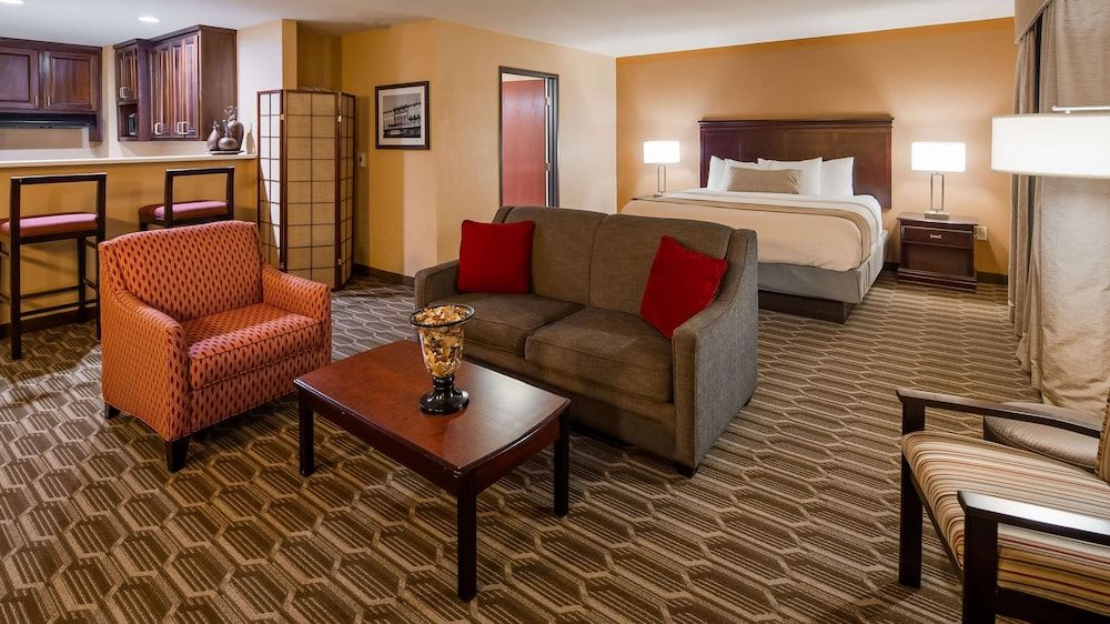 Best Western Granbury Inn & Suites Presidential Suite, 1 King Bed, Non Smoking, Refrigerator & Microwave