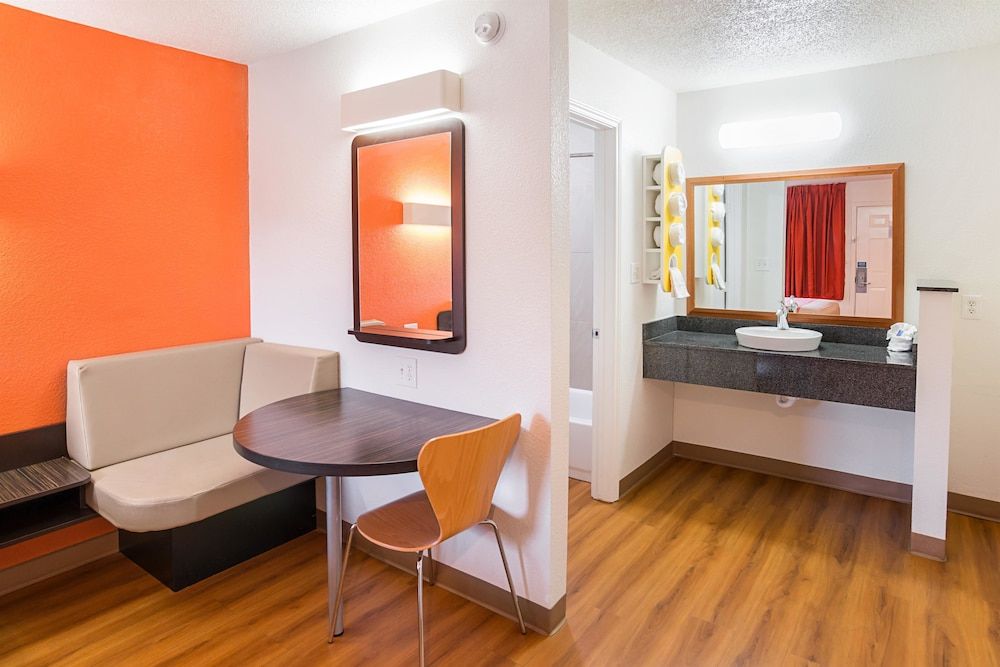 Motel 6 Grand Prairie, TX - Near Six Flags Drive Standard Room, 2 Double Beds, Non Smoking 9