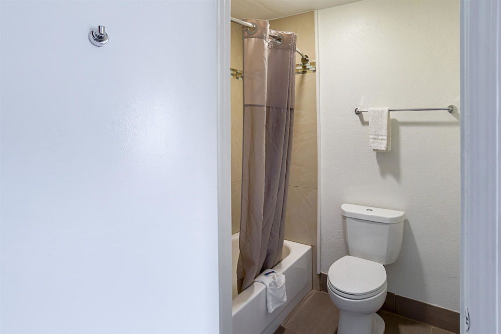 Motel 6 Grand Prairie, TX - Near Six Flags Drive Standard Room, 2 Double Beds, Non Smoking 8