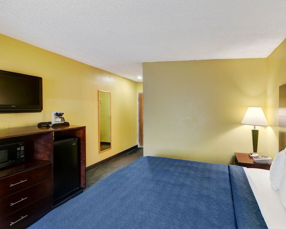 Standard Room, 1 King Bed, Non Smoking