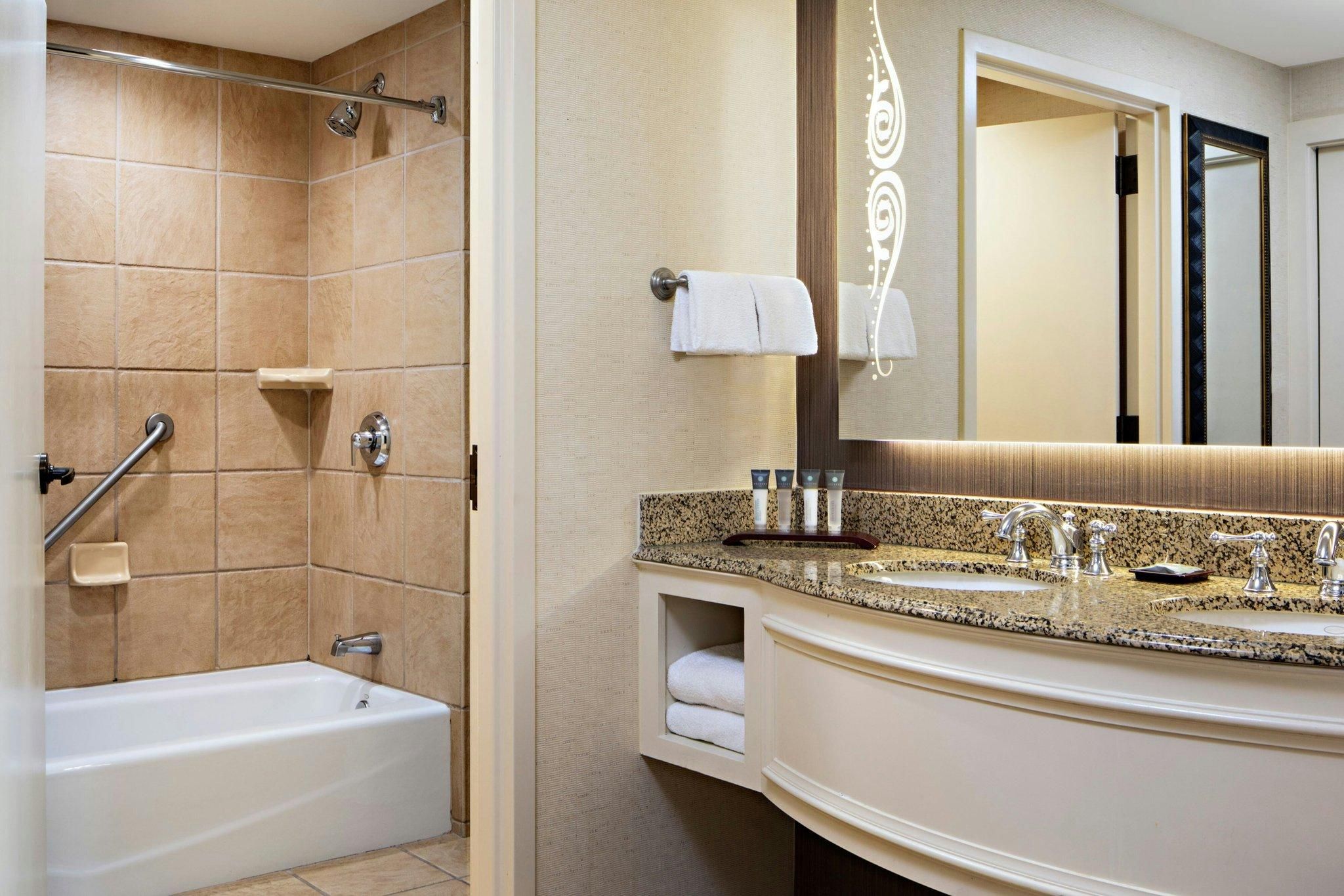 Family Suite 1 King, Larger Suite, 1 Queen