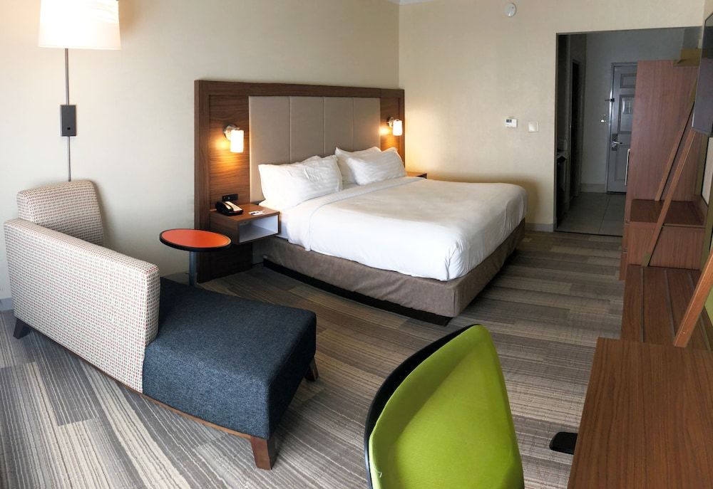 Standard Room, 1 King Bed, Accessible Bathtub (Mobility, Tub)
