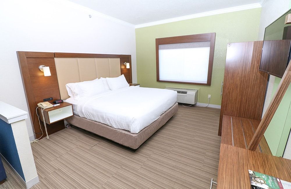 Standard Room, 2 Queen Beds, Accessible, Non Smoking (Communications)