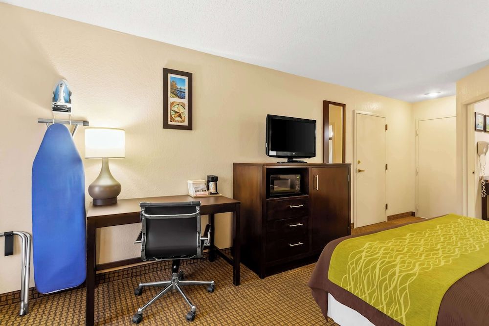 Sonesta Essential NW Houston Room, 1 King Bed, Non Smoking 2
