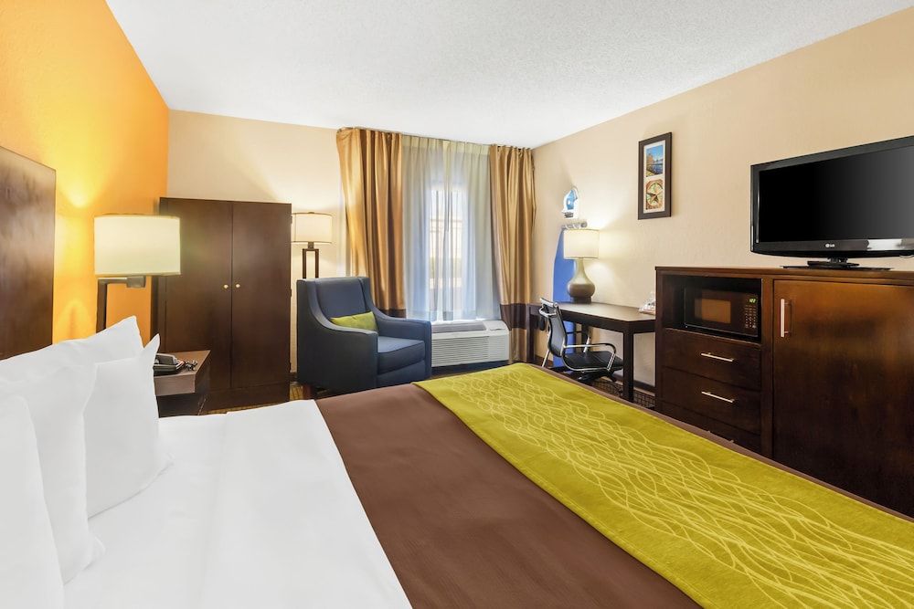 Sonesta Essential NW Houston Room, 1 King Bed, Non Smoking 3