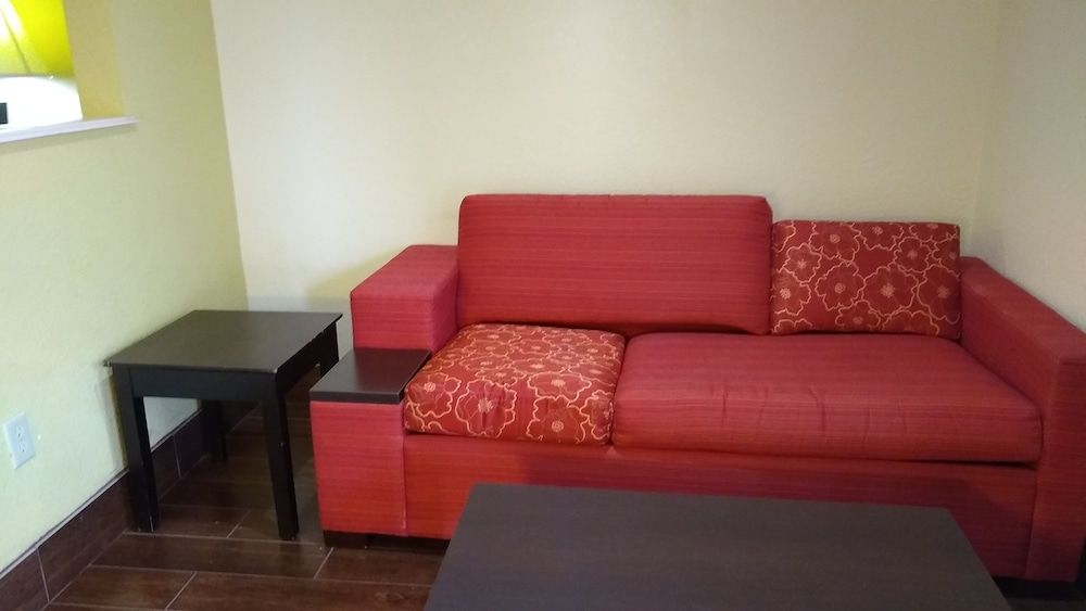 Econo Lodge Inn & Suites West - Energy Corridor Suite, 1 King Bed, Non Smoking 17